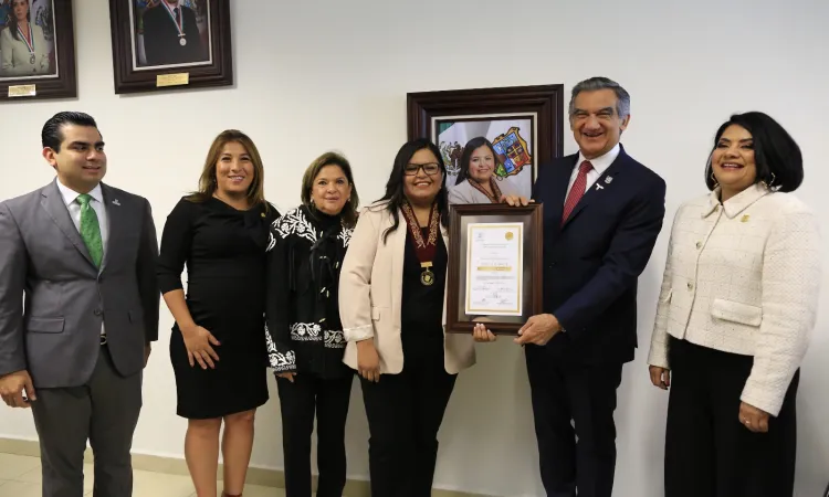 Atestigua Américo entrega de medalla al mérito a investigadora matamorense
