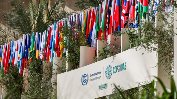 Países pobres que enfrentan costes millonarios por el calentamiento global piden ayuda en la COP28