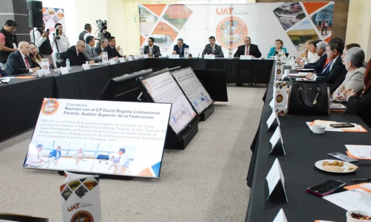 Entrega el rector Dámaso Anaya nombramientos a titulares de las secretarías de la UAT