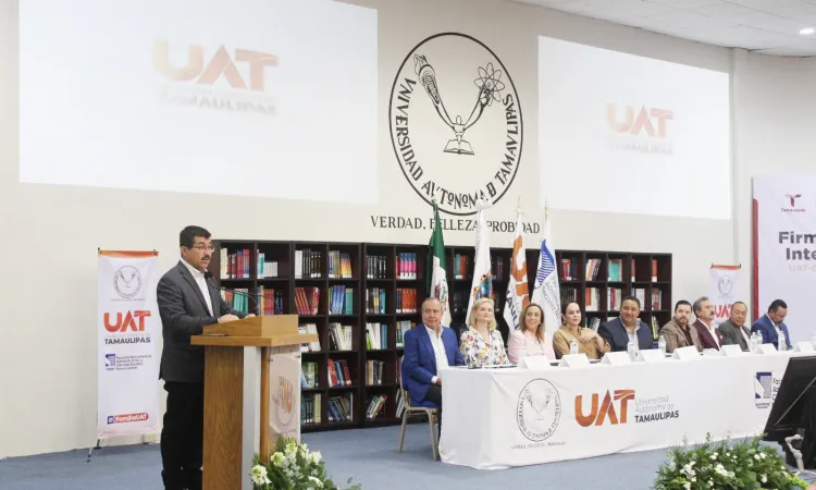 Presenta Dámaso Anaya proyectos académicos de la UAT en Nuevo Laredo