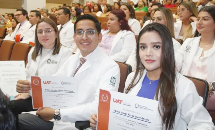 Entrega la UAT 37 médicos con las más altas calificaciones del EGEL Ceneval