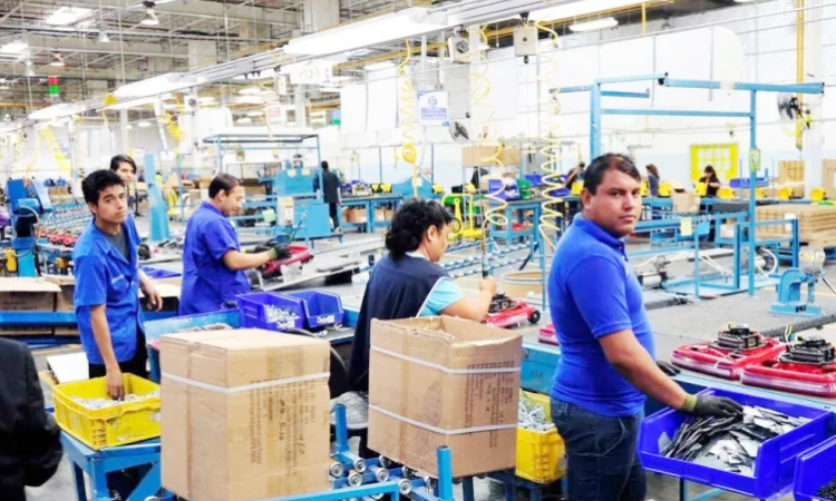 Obreros prefieren trabajar que desfilar este 1 de Mayo