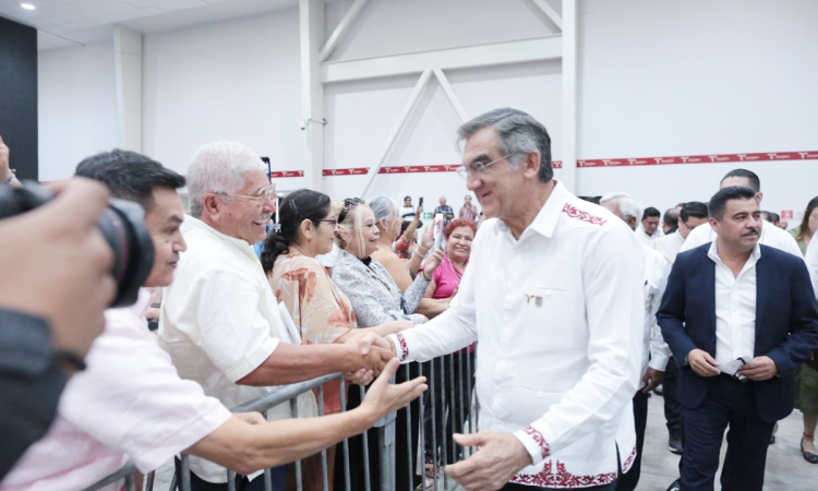 Reconoce gobernador labor del magisterio tamaulipeco