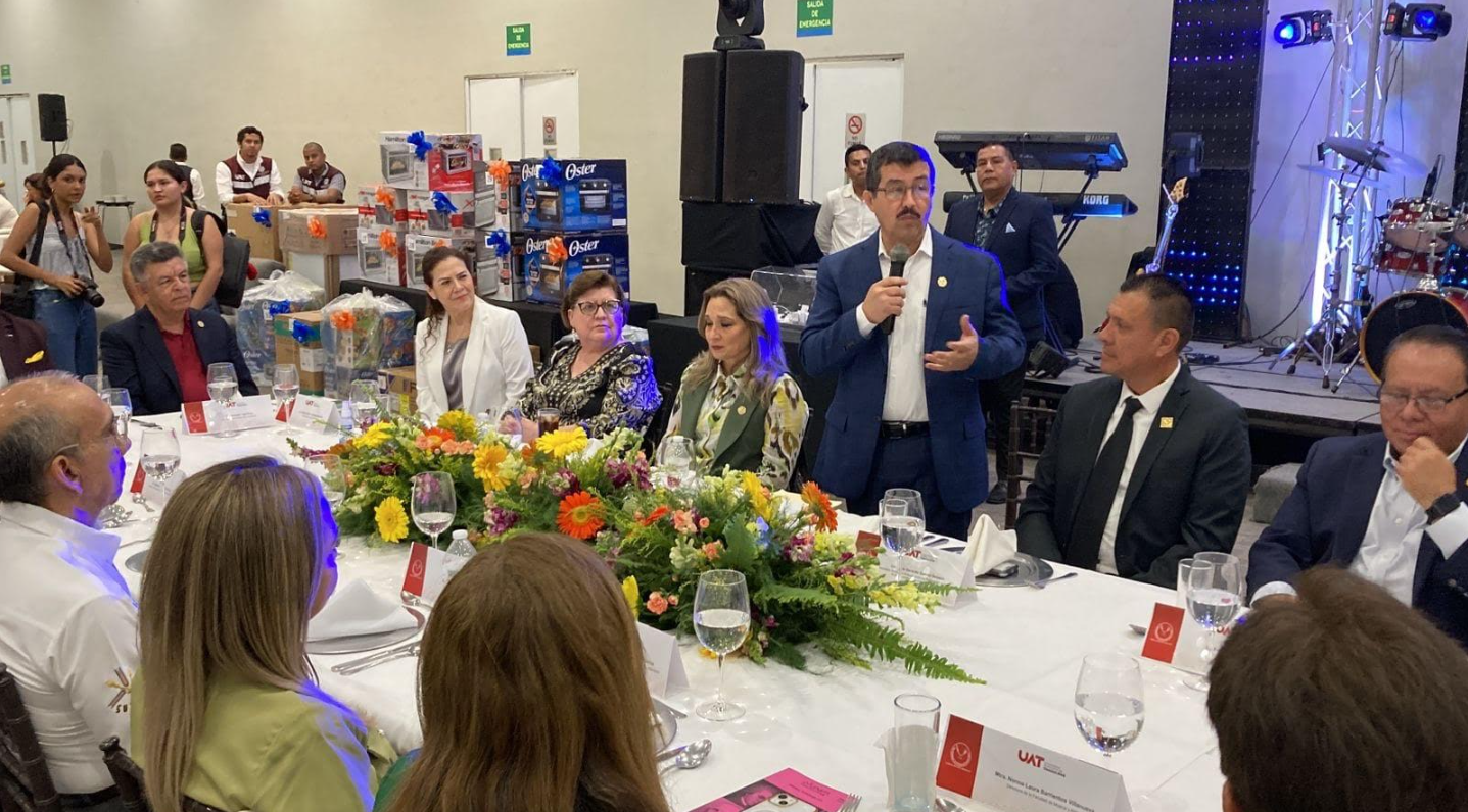 Destaca el rector Dámaso Anaya su reconocimiento a docentes de la UAT