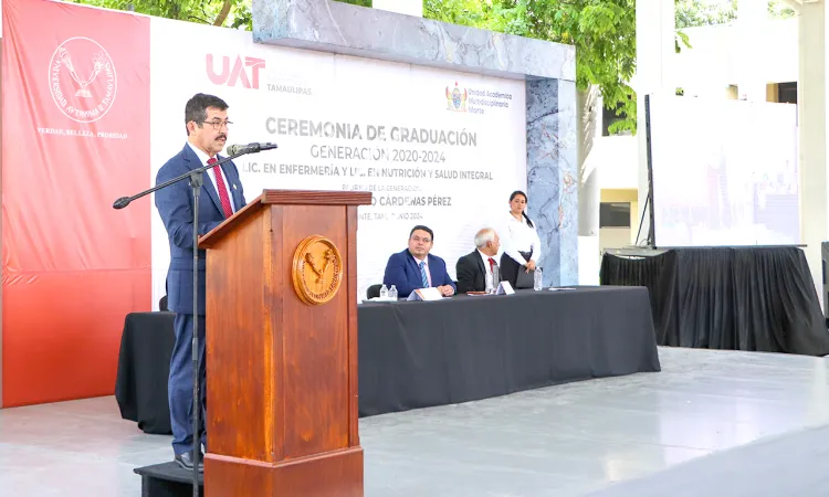 Rector de la UAT, Dámaso Anaya, preside graduación en la UAM Mante