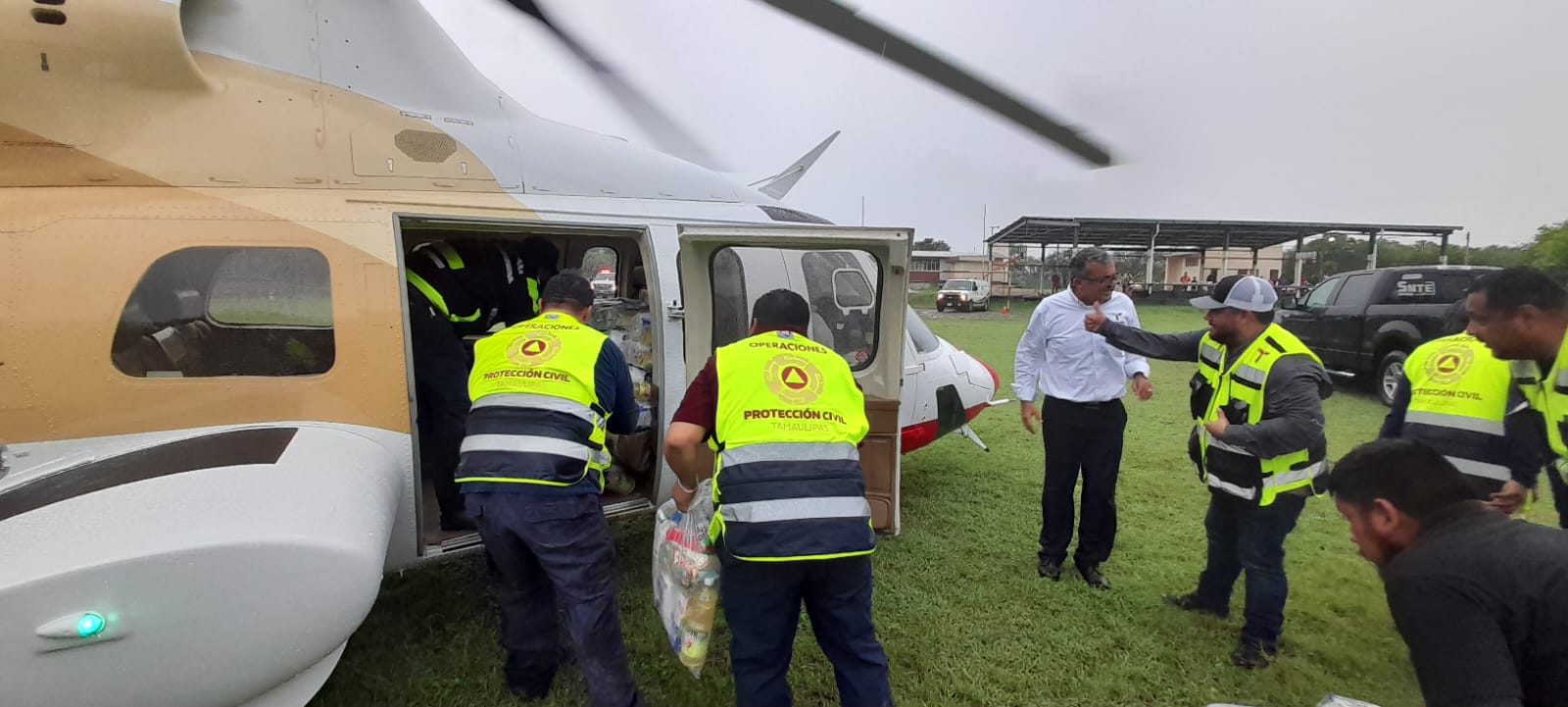 Envía gobernador del Estado apoyo aéreo a  comunidades de Hidalgo