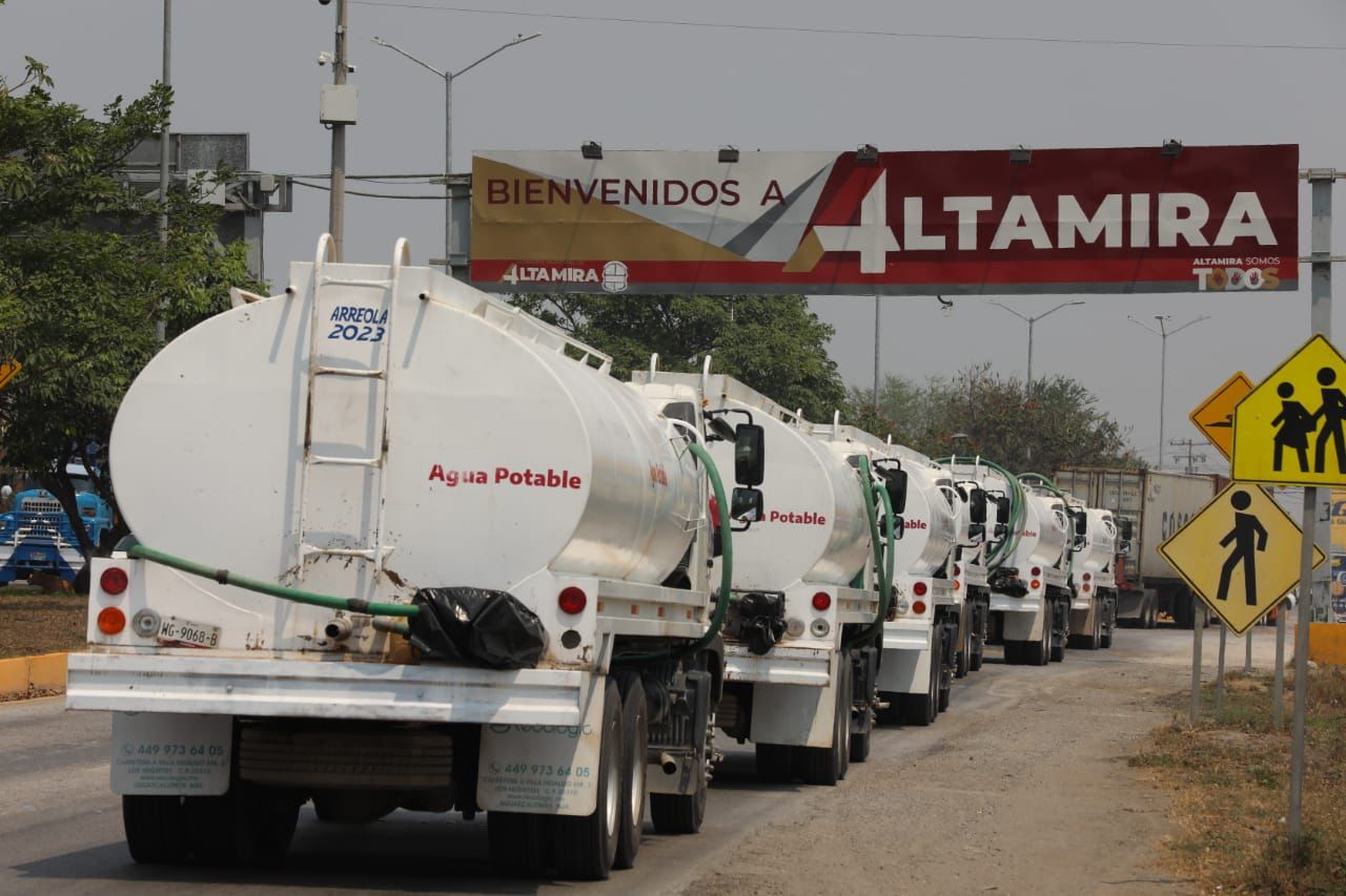 Envía Gobierno de Tamaulipas pipas para distribuir  agua en la zona sur
