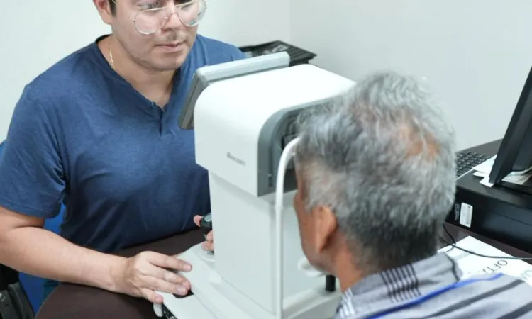 Ofrece la UAT atención de la salud visual para adultos mayores