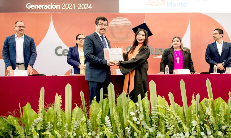 Egresan 310 estudiantes del bachillerato de la UAT en Ciudad Mante