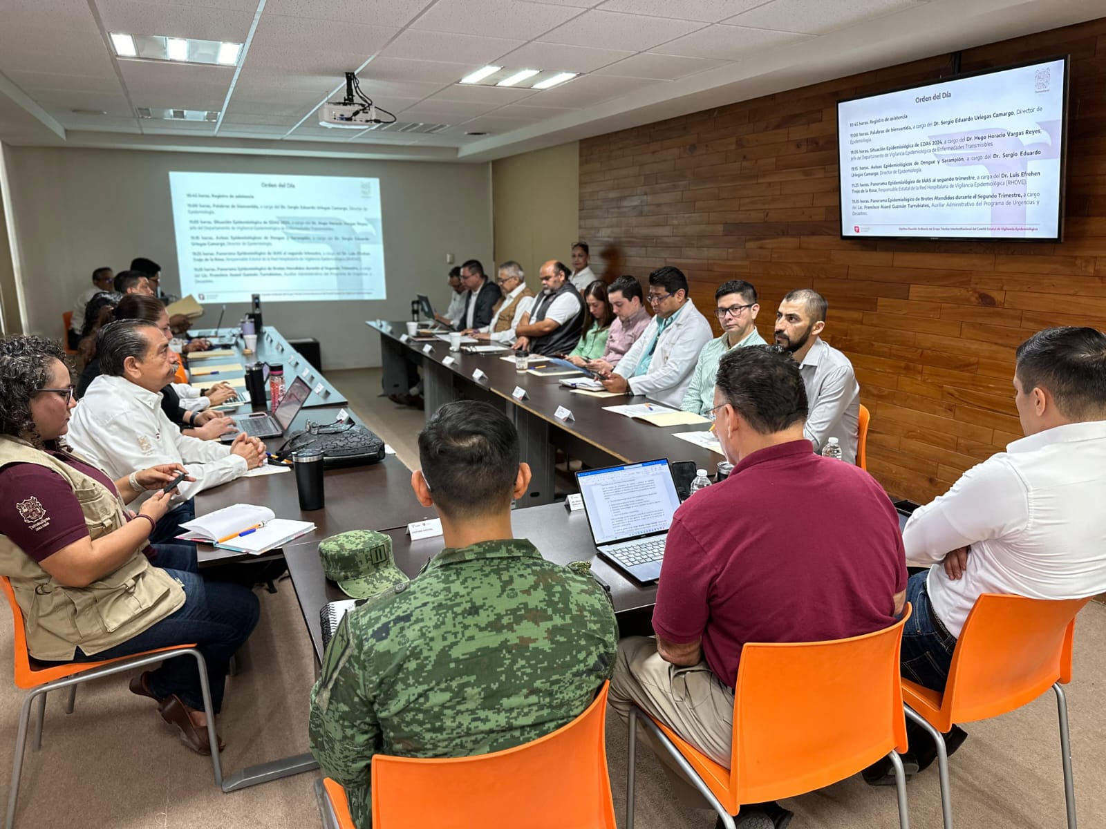 Define SST acciones para mantener bajo control  dengue y brotes diarreicos