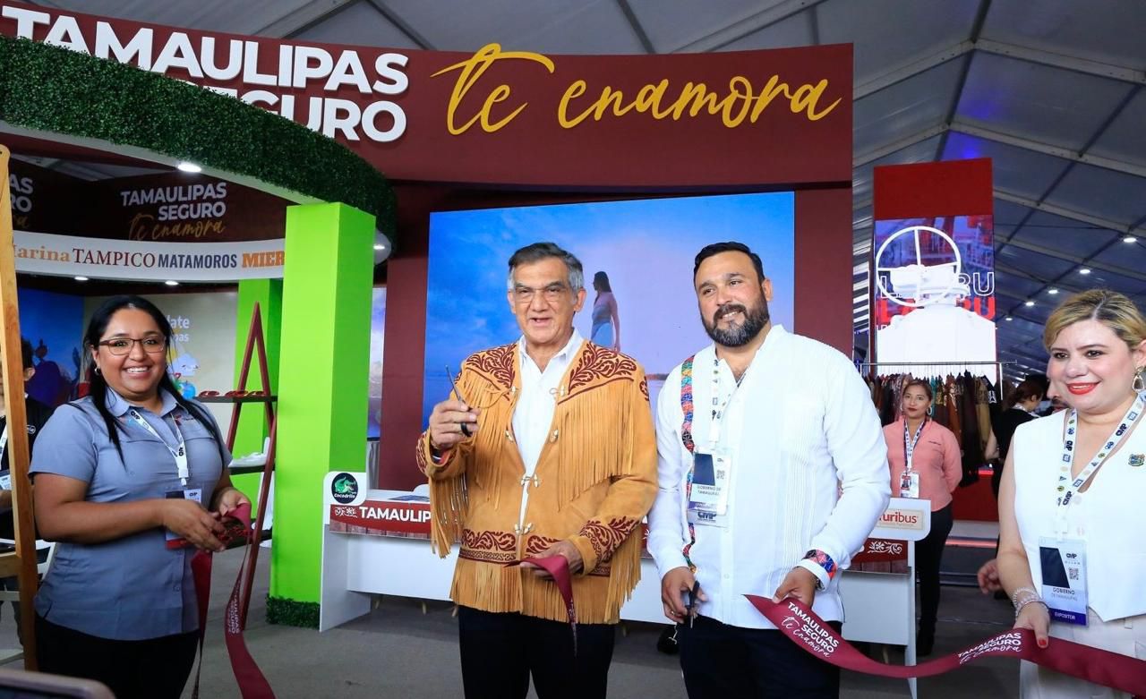 Recibe cientos de visitantes stand de Turismo en Congreso Mexicano del Petróleo