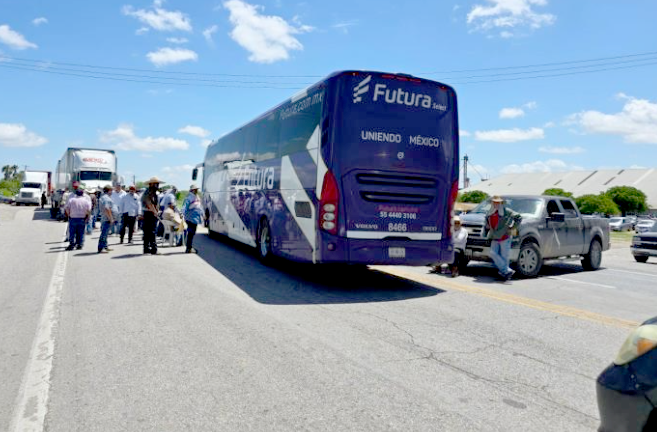 Productores vuelven a bloquear carretera San Fernando-Matamoros
