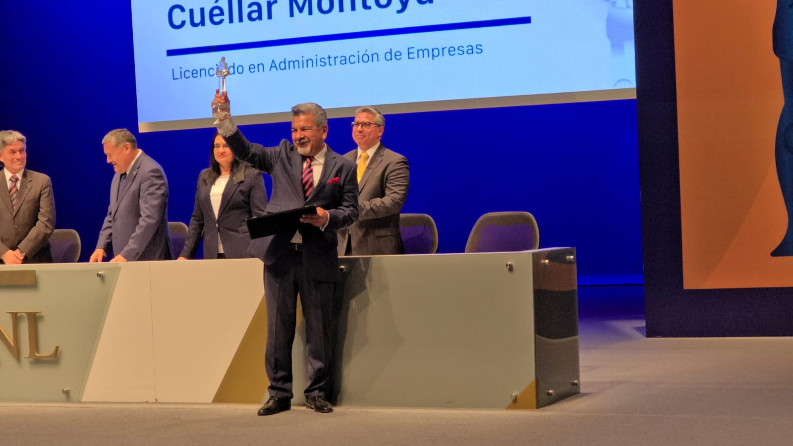 Vocero de Seguridad de Tamaulipas recibe  reconocimiento a la excelencia
