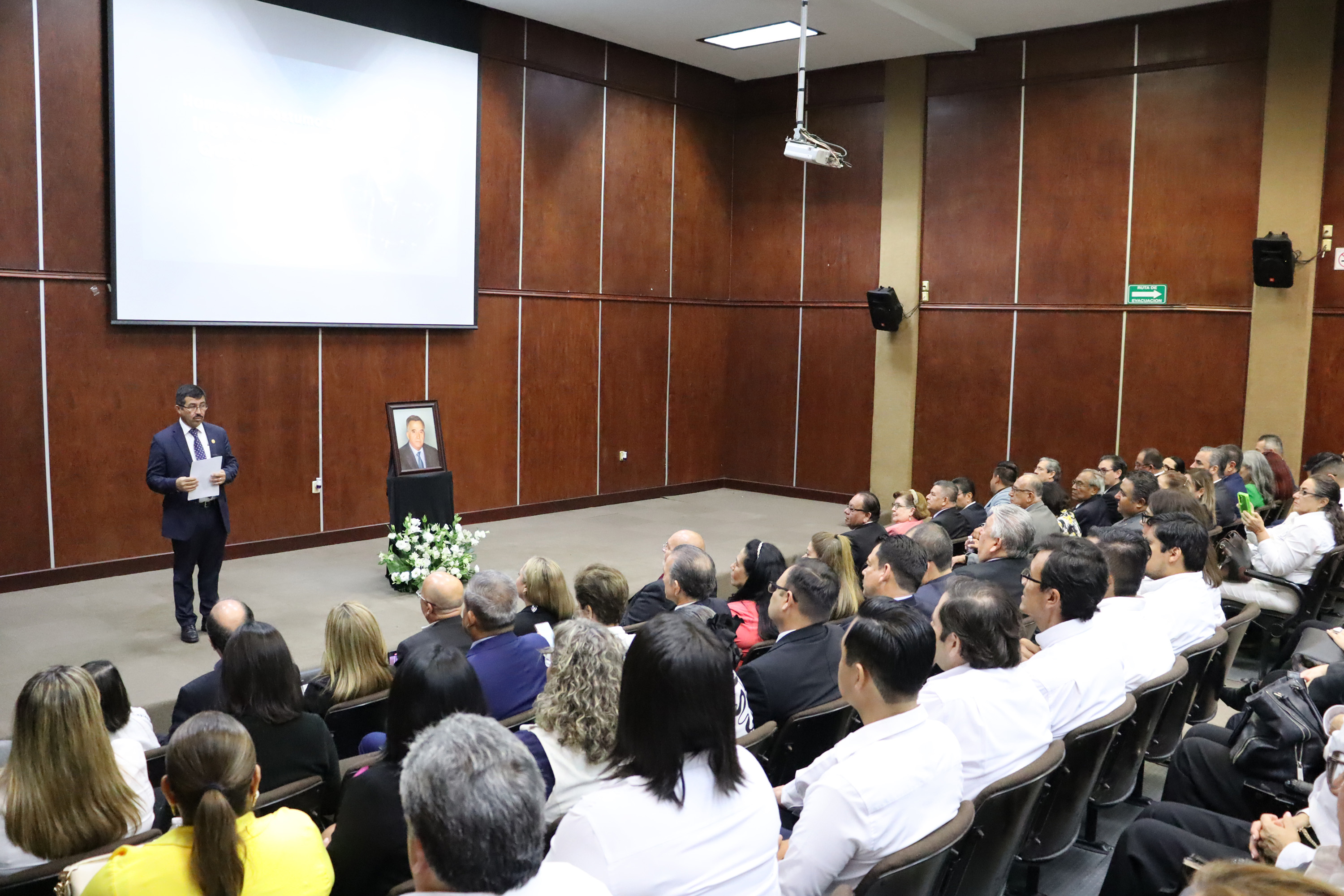 Rinden homenaje póstumo al Ing. Candelario Quiroga, exrector de la UAT