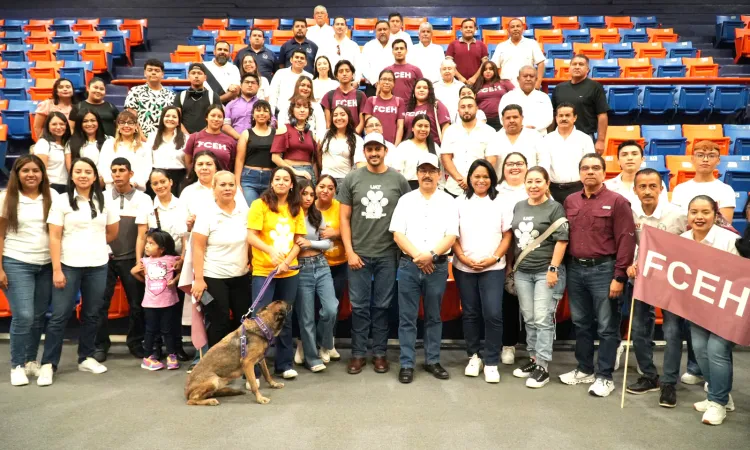 Entrega la UAT en adopción a héroes caninos