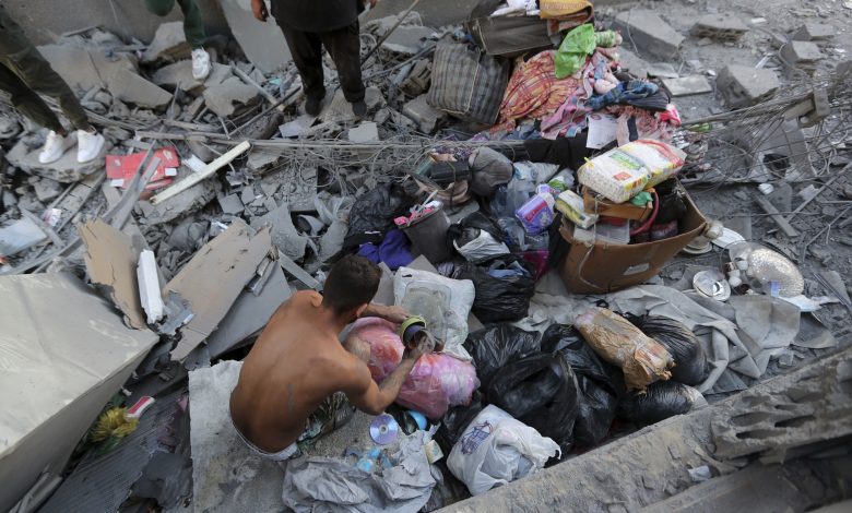 Ataca Israel escuela y mata a 17 en Gaza