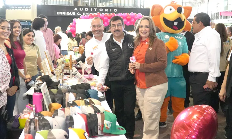 Rector de la UAT y universitarios conviven en jornada estudiantil
