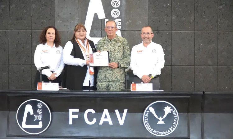 El Gral. Enrique García Jaramillo da conferencia en la UAT sobre seguridad nacional