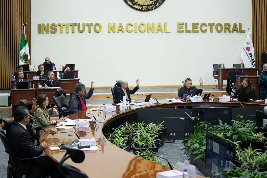 Ordena INE a 5 medios digitales retirar publicaciones por posible VPMRG