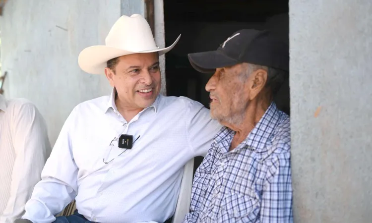 Entrega Ayuntamiento vivienda digna a adulto mayor en ejido La Presa