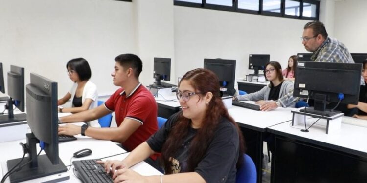 Por estrenar nueva carrera en Inteligencia Artificial y Robótica en la UT Matamoros