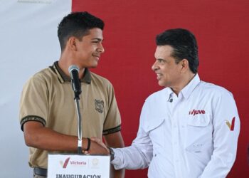Entrega presidente Gattás aula a secundaria del ejido La Presa
