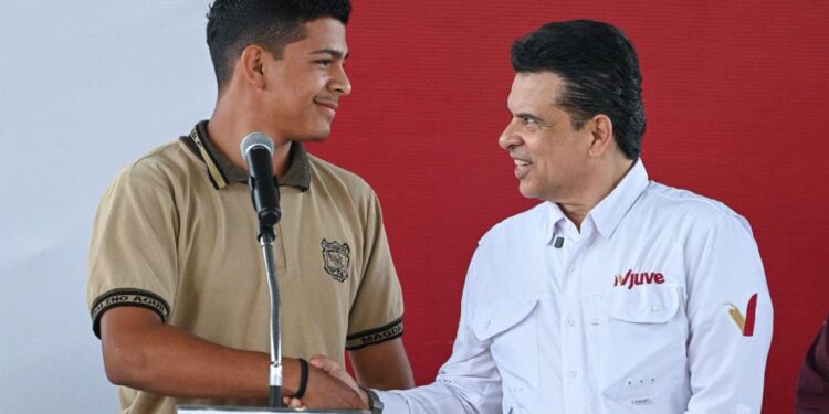 Entrega presidente Gattás aula a secundaria del ejido La Presa