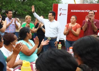 Disfrutan vecinos de la Moderna de divertida Tarde en Familia.