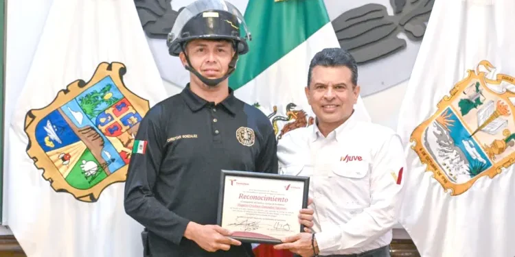 Reconoce Cabildo de Victoria acto heroico de bombero