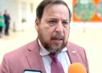 Directores no deben condicionar la entrega de documentos a gastos en ceremonias de fin de curso