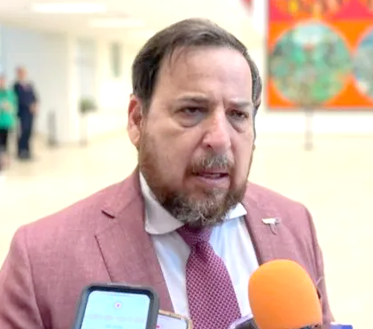 Directores no deben condicionar la entrega de documentos a gastos en ceremonias de fin de curso