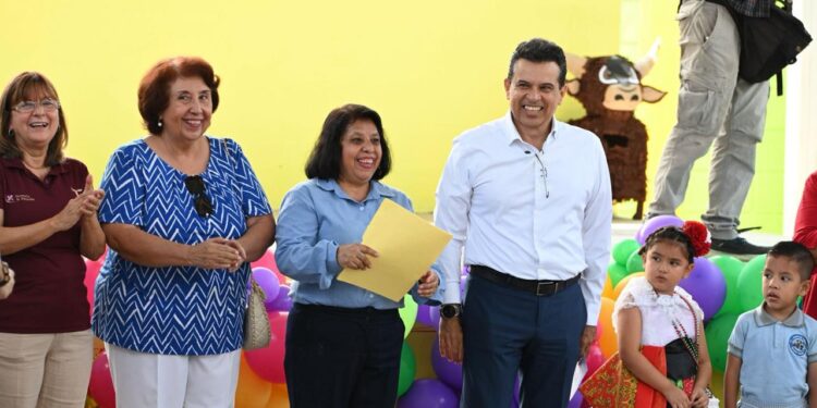 En beneficio de 172 alumnos, entrega Municipio obra educativa.
