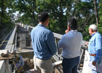 Puente peatonal del 13 Praxedis Balboa será más seguro.