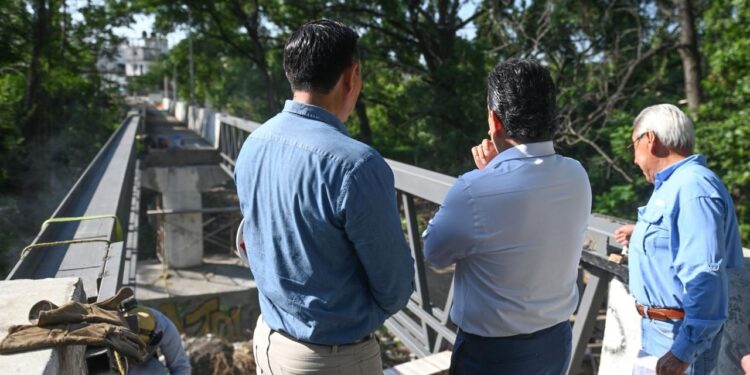 Puente peatonal del 13 Praxedis Balboa será más seguro.