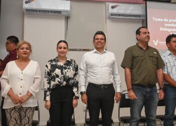 Entrega alcalde nombramientos a delegados ejidales.