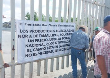 Realizan productores un nuevo bloqueo al puente internacional  Reynosa-Pharr