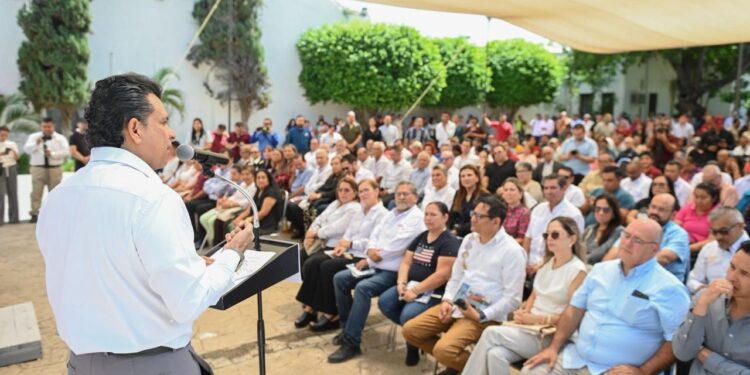 Une esfuerzos Municipio con Michou y Mau en la prevención de quemaduras.
