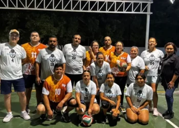 Equipos de voleibol mixto de la SSPT comparten afición deportiva en torneo del SUTSPET