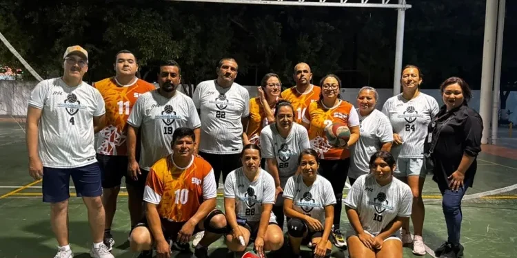 Equipos de voleibol mixto de la SSPT comparten afición deportiva en torneo del SUTSPET