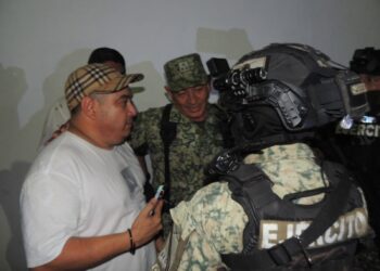 Ciudadanos Retienen a 16 militares acusados de abusos en Nuevo Laredo