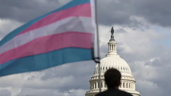 Trump Demanda a California por Permitir Atletas Transgénero en Competencias Femeninas