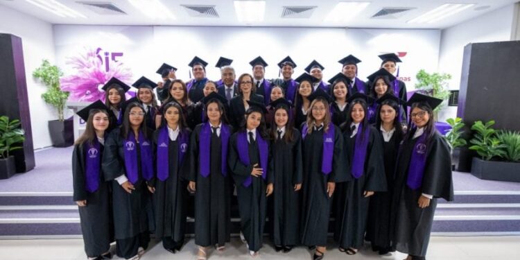 Gradúa DIF Tamaulipas a nuevos terapeutas físicos del Centro de Rehabilitación y Educación Especial