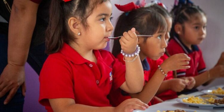Garantiza DIF Tamaulipas desayunos escolares para más de 105 mil alumnos en el nuevo ciclo