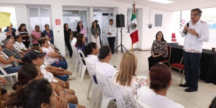 Atiende Américo demandas de las mujeres despicadoras en Tampico