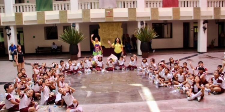 Disfrutan niñas y niños recorridos guiados en Palacio de Gobierno y Centro Cultural Tamaulipas