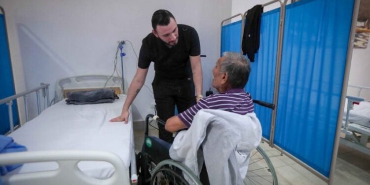 DIF Tamaulipas y Fundación Qishle llevan jornada de salud a la Casa Hogar del Adulto Mayor