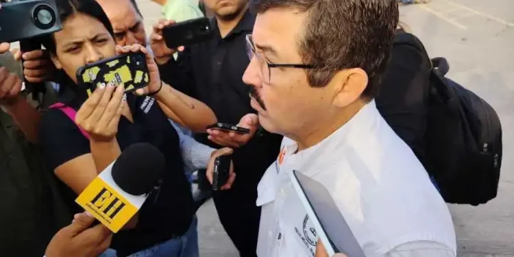 Rector de la UAT alista denuncia por ataques en redes: “Ya se metieron con mi familia”