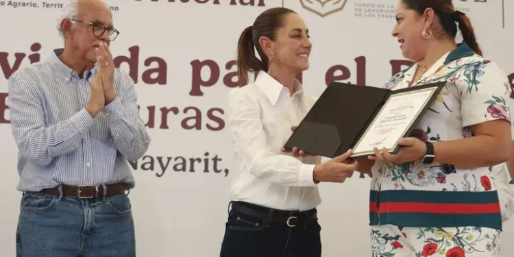 “Devolvemos lo que les Pertenece”, Sheinbaum Da Constancias de Reducción de Créditos Infonavit