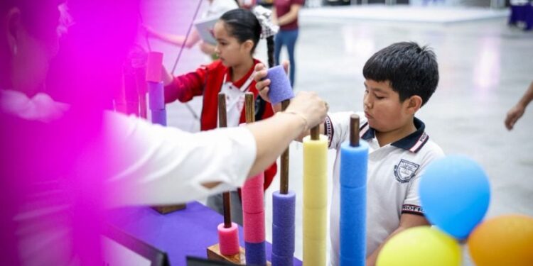 Niñas, niños y adolescentes participan en la Feria de los Derechos 2025 del DIF Tamaulipas