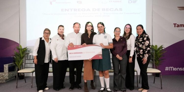 Impulsan Gobierno y DIF Tamaulipas inclusión y permanencia educativa con la entrega de becas